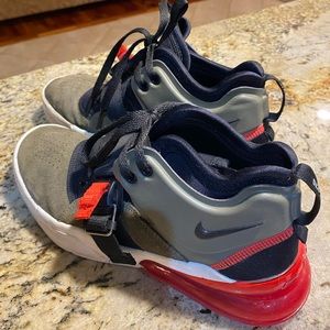 Pre-loved condition Nike Air-Force 270 men’s sneaker size 7.5.